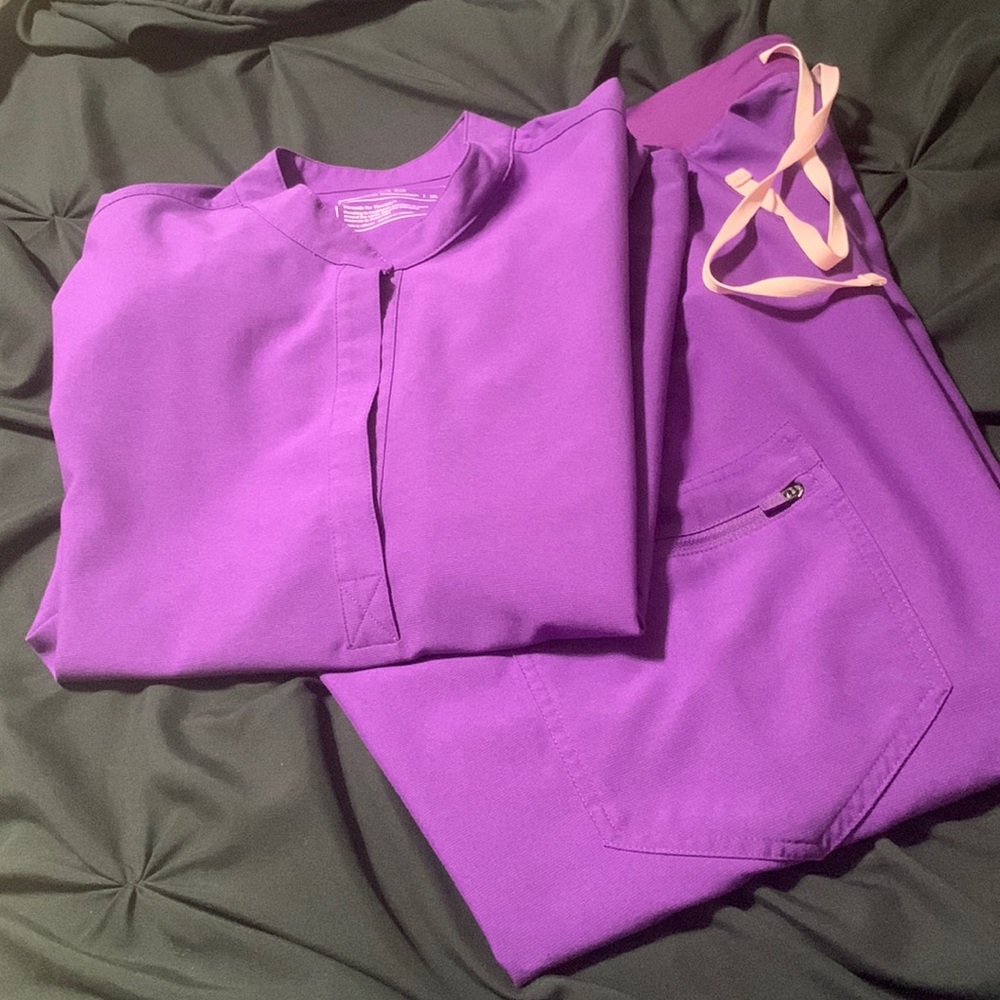 Figs scrubs